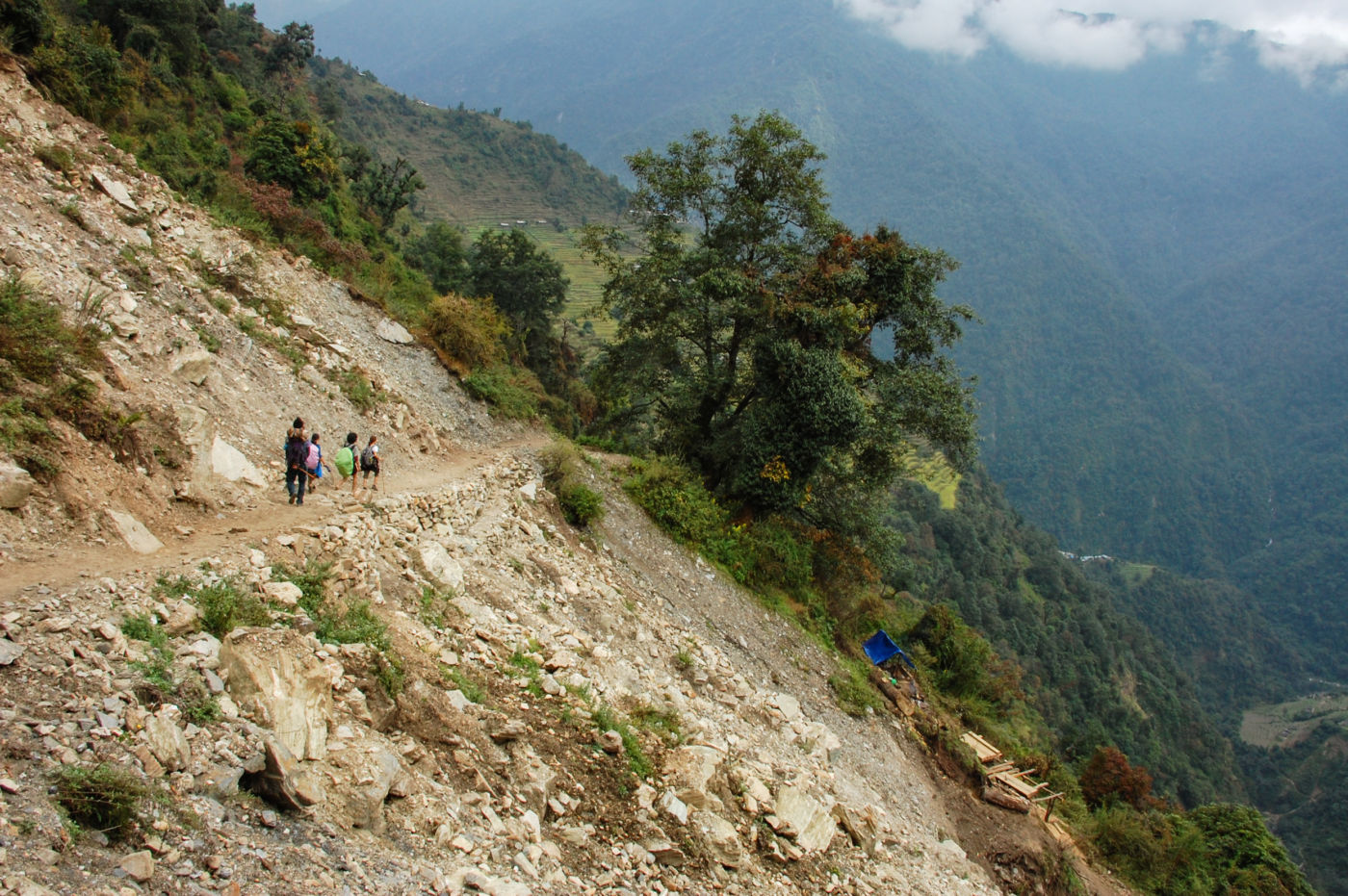 アンナプルナ 崖崩れ
