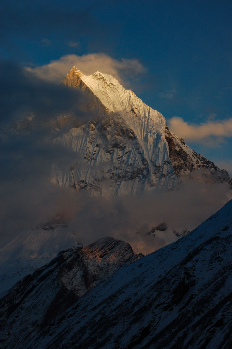 夕陽の当たるマチャプチャレの西壁
