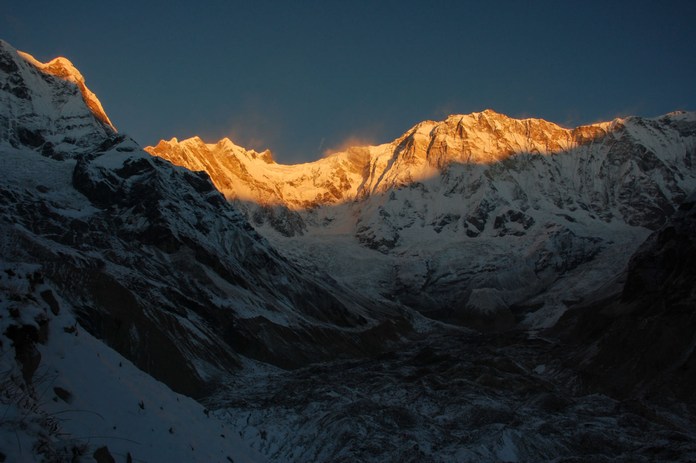 夜明けのアンナプルナⅠ峰(8,091m)