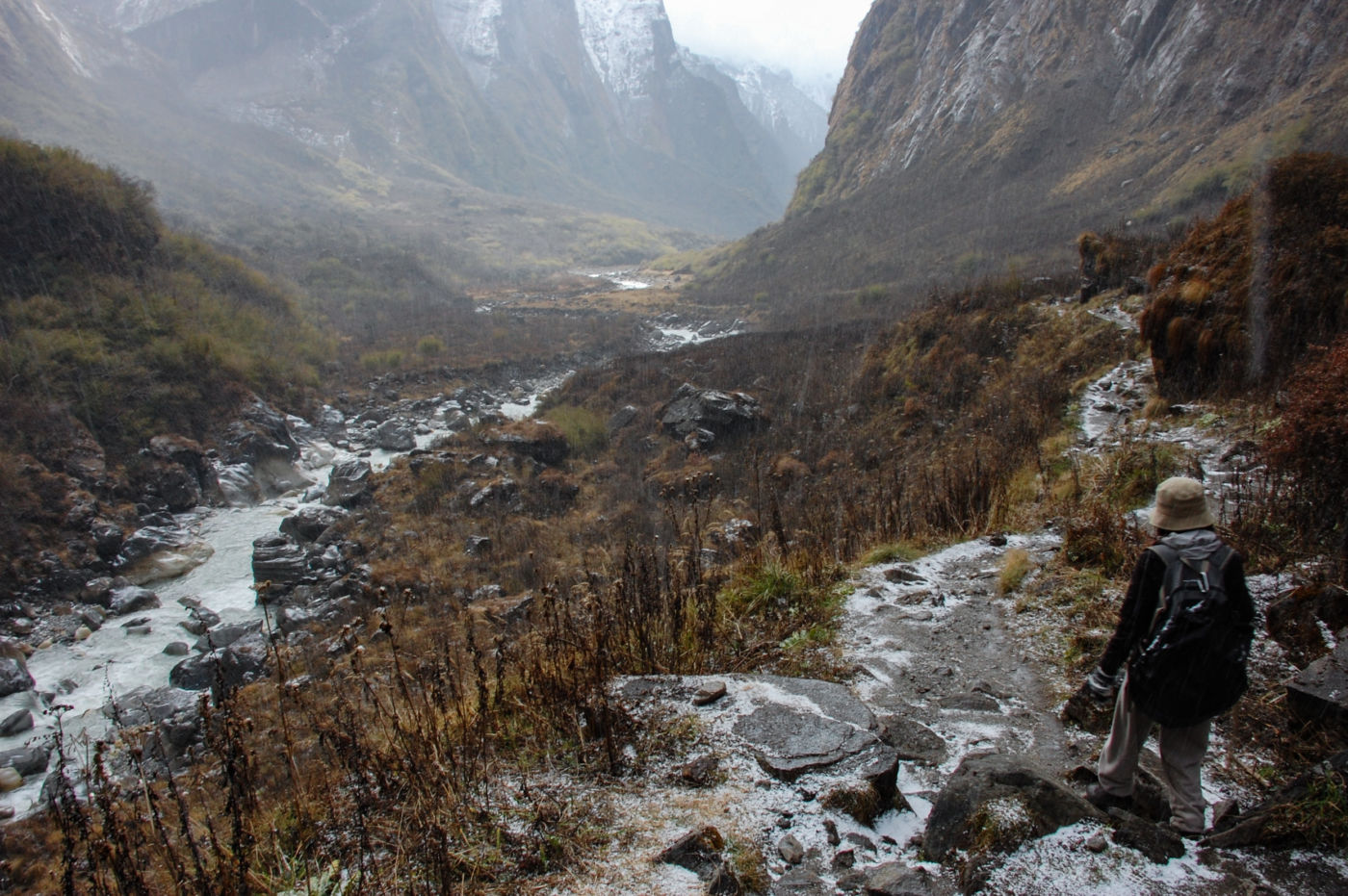 アンナプルナ渓谷と川