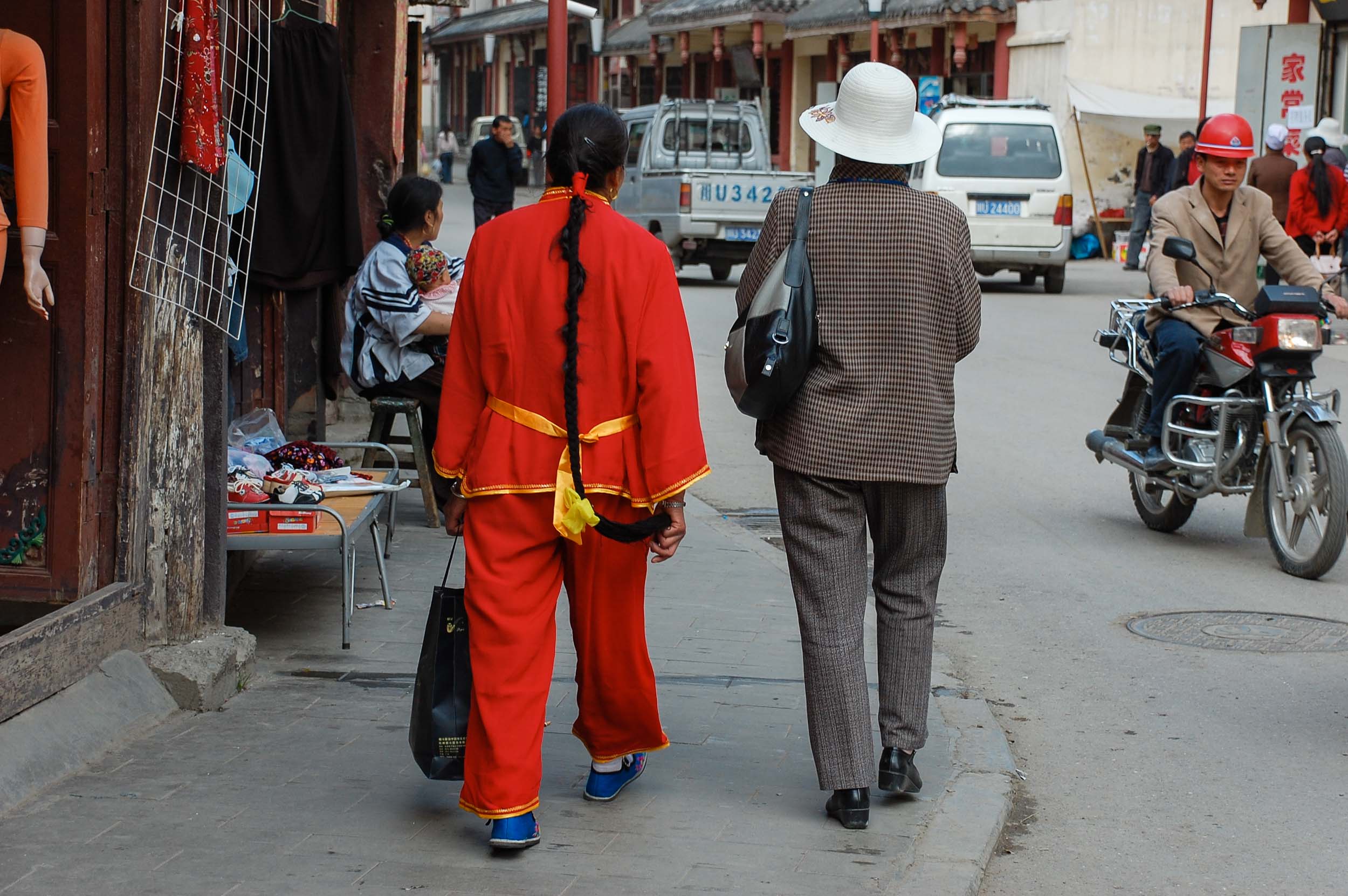 松潘 チベット族の女性 長い髪