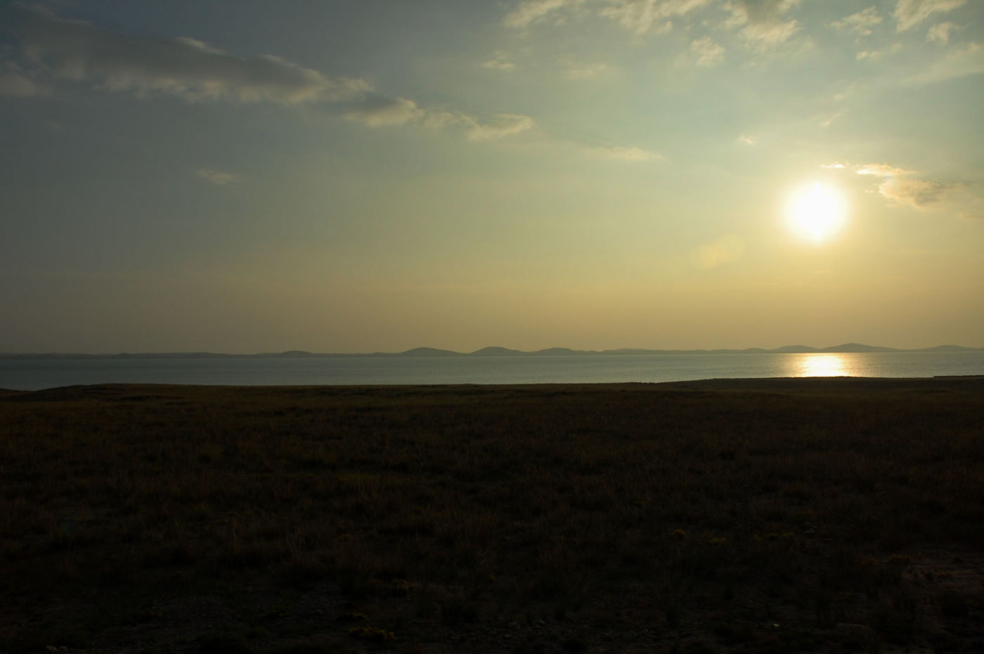 青海湖と夕陽